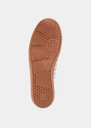 Stevie Sneaker, Wine
