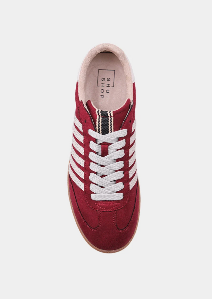 Stevie Sneaker, Wine