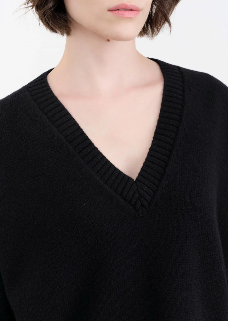 Aura V neck sweater