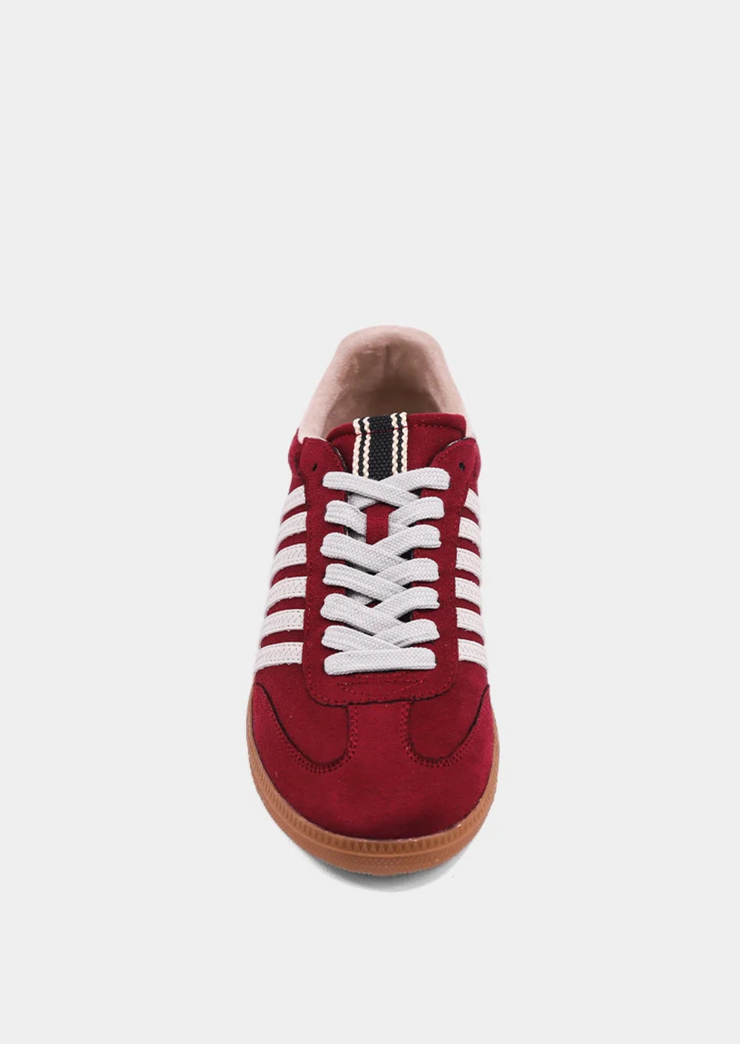 Stevie Sneaker, Wine